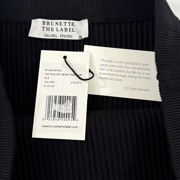 BRUNETTE THE LABEL Elegant Black Knit Ribbed Skirt - Picture 6 of 7